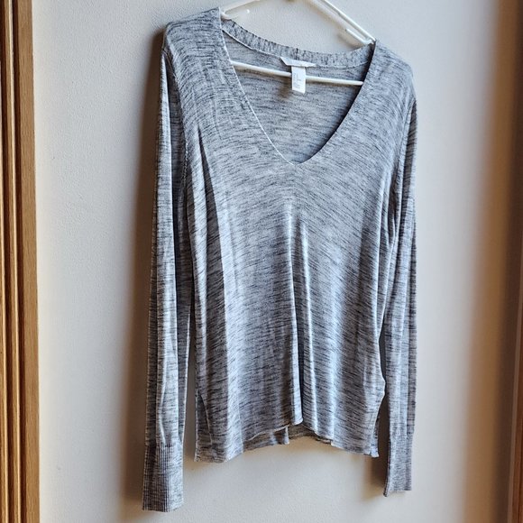 H&M Light Gray V-Neck Jersey Size Medium - Picture 4 of 15